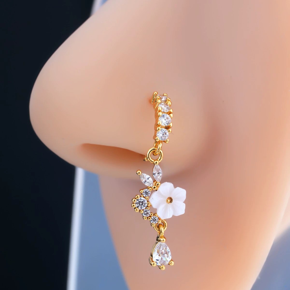 ゴールドフラワーノーズリング、CZクリスタルティアドロップノ - Body Jewelry Surgical Steel のレビューと価格